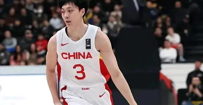 胡明轩三分绝杀中国男篮险胜尤文图特的简单介绍