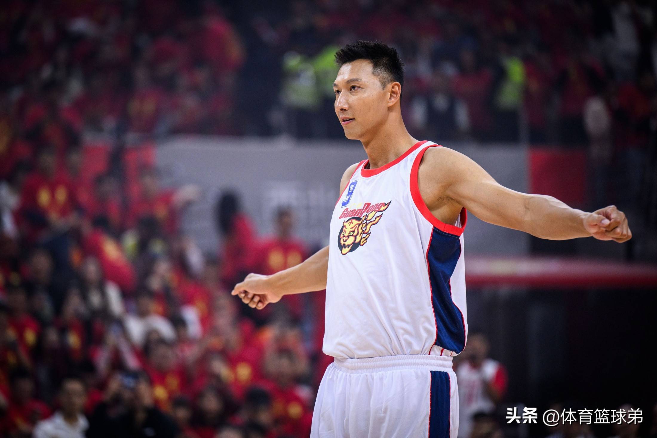 b体育 官网-关于杨毅谈易建联专访:不要赋予太深意义网友审判什么？的信息