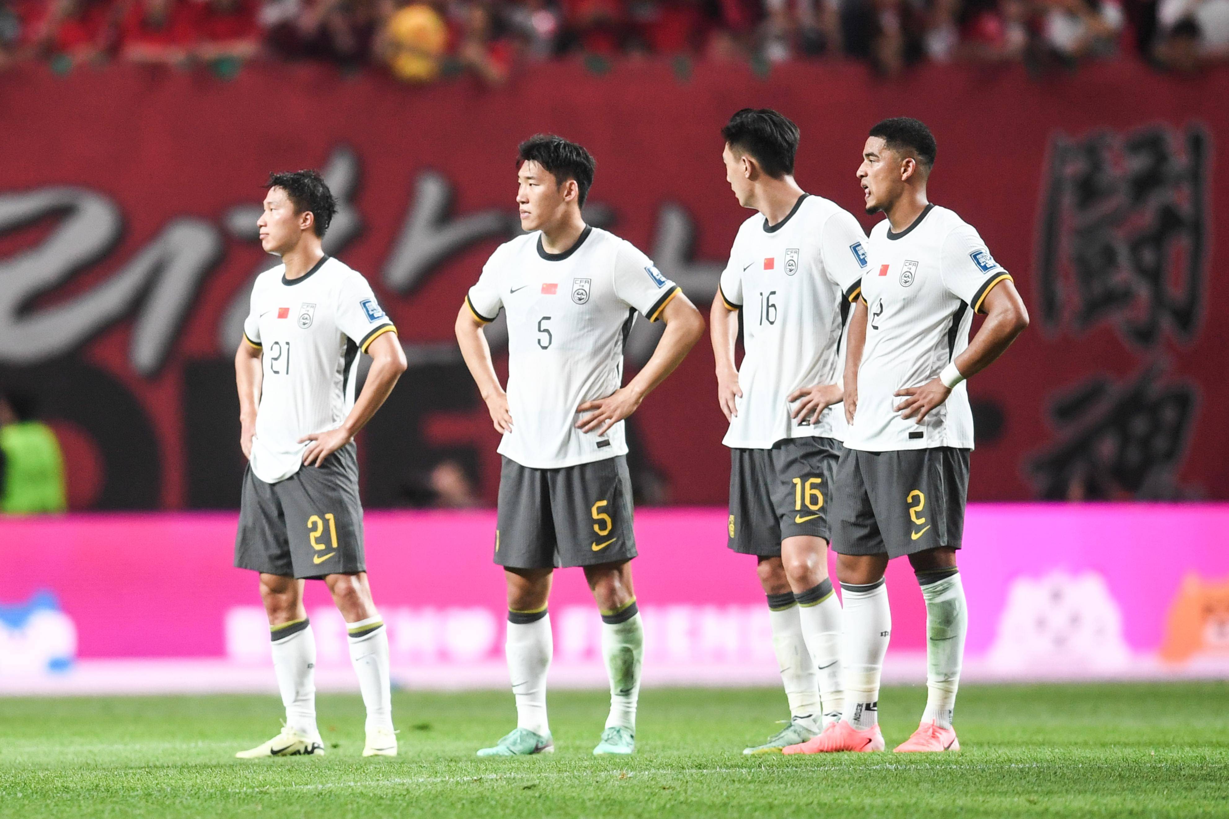 包含FIFA最新排名：国足仍位列世界第94亚洲第14的词条