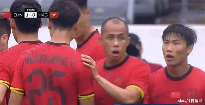 b体育网站-东亚杯-黄政宇首球国足两中框1-0中国香港
