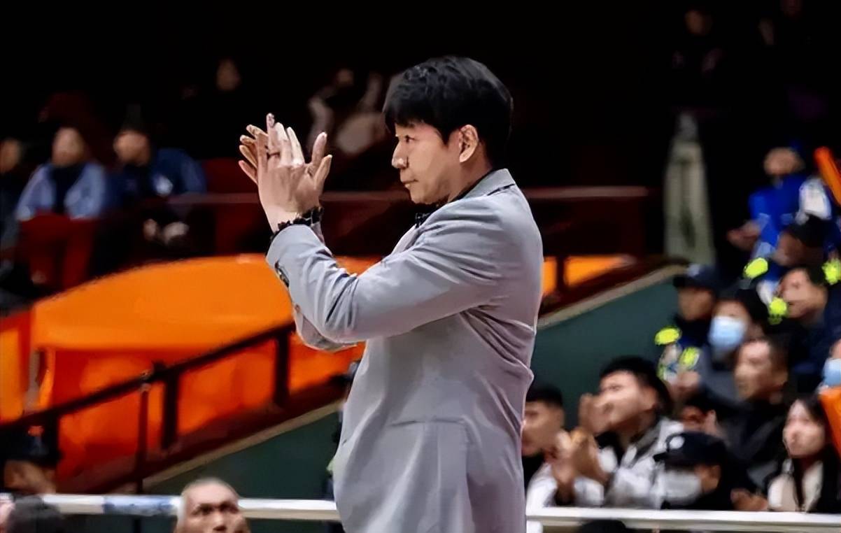 职业篮球联赛季后赛开战，球员积极备战