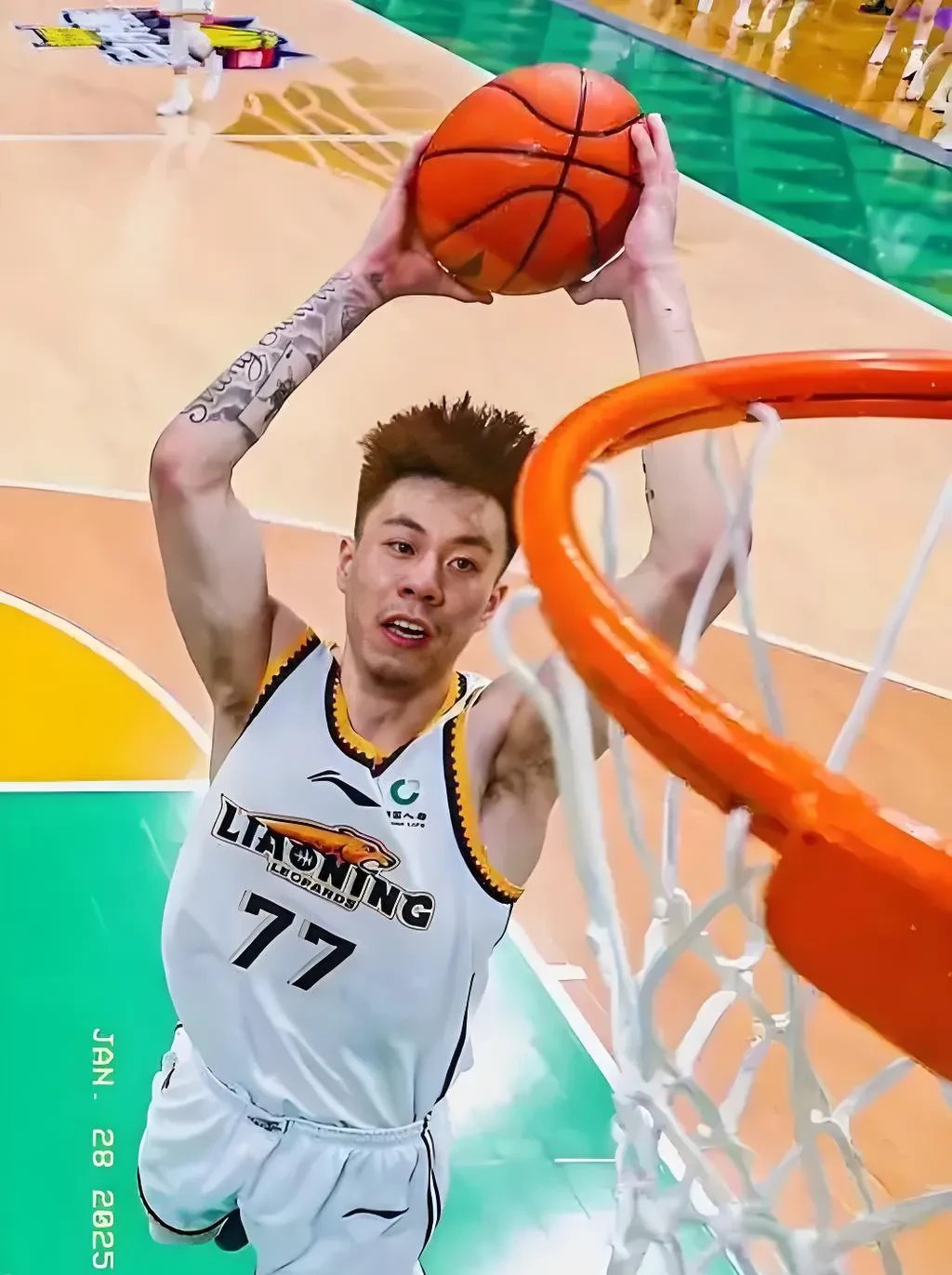 辽宁男篮大将郭延杰复出比赛，士气高昂